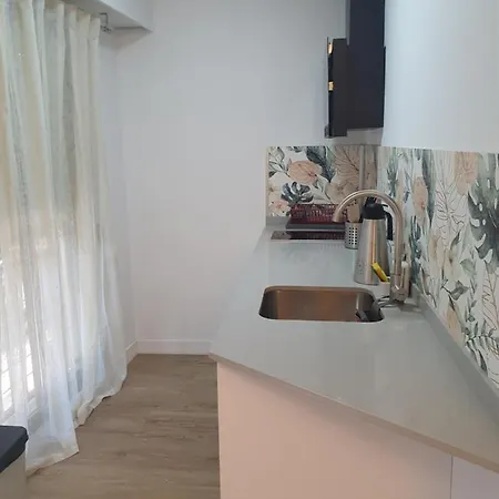 Emely Despacho Loft Port Homestay Valencia