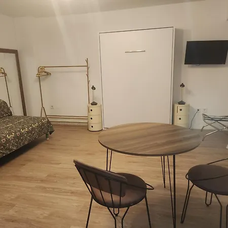 Emely Despacho Loft Port Homestay *