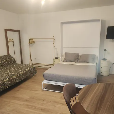 Emely Despacho Loft Port Homestay Valencia